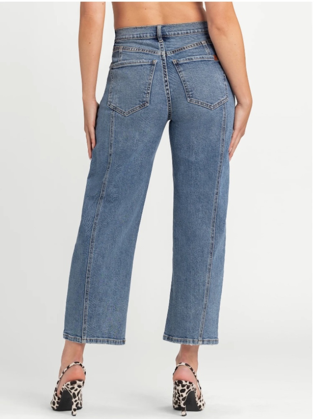 Jessica Simpson Women's and Women's Plus Myrtle Barrel Leg Jeans, Sizes 6, 10 - Picture 3 of 8